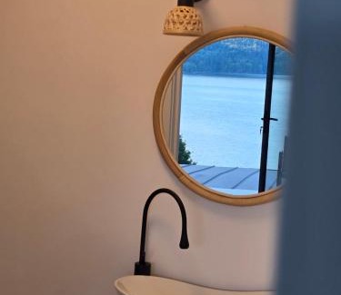 Hangu House | Moon Lake Bicaz - Aurora Sky