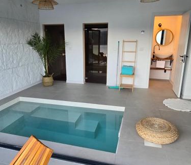 Hangu House | Moon Lake Bicaz - Aurora Sky