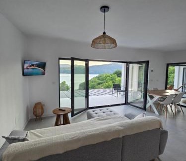 Hangu House | Moon Lake Bicaz - Aurora Sky
