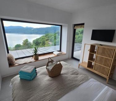 Hangu House | Moon Lake Bicaz - Aurora Sky