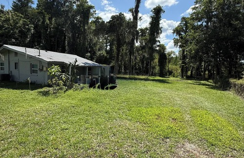 Moon Lake Estates Cottage | Moon Lake Cottage Retreat in New Port Richey - 3 br/1bath w/RV Access!