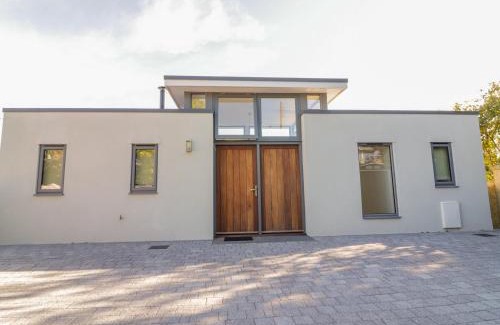 Newton Ferrers House | Moon Lizard