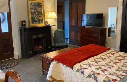 Maysville Apartment | Moon River Bed & Breakfast