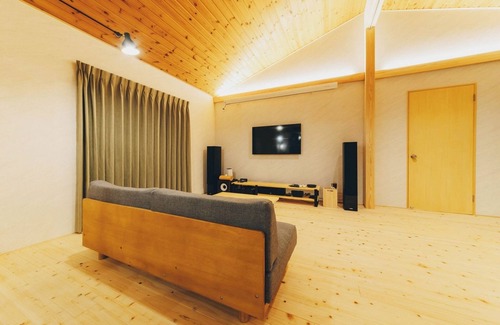 Hatsukaichi Cabin | moon river openair bathsaunaswitch on big scree/Hatsukaichi Hiroshima