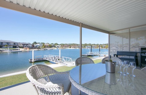 Yamba Apartment | Moondance 2 - Canal front duplex
