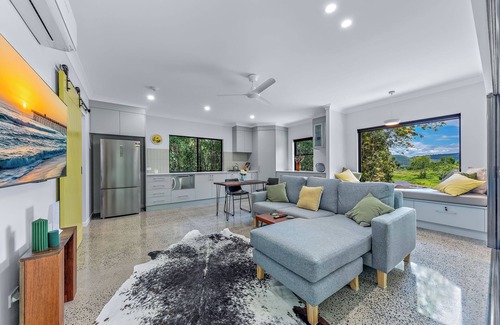 Strathdickie House | Moondance Escape is a unique, secluded retreat yet only 15mins from Airlie Beach
