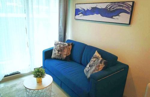 Khlong Toei Apartment | Moonlight Goddess