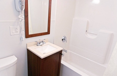 Brunswick Hotel | Moonlight Inn