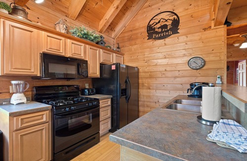 Sevierville Cabin | Moonlight Pines Lodge- 4bdrm, Pool Table, Mountain View