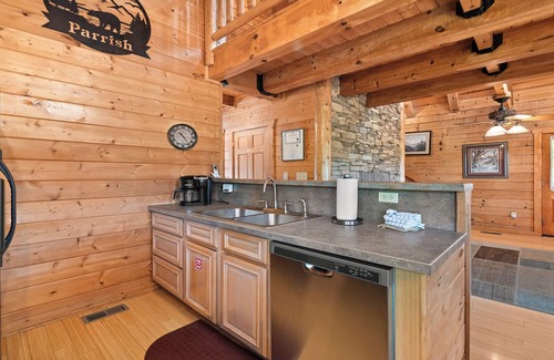 Sevierville Cabin | Moonlight Pines Lodge- 4bdrm, Pool Table, Mountain View