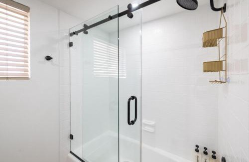 Whispering Forest House | Moonlight Ridge Jacuzzi, Gated, EV Charge, Cent AC