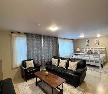 Whitehorse House | Moonlight Stay Downtown Whitehorse