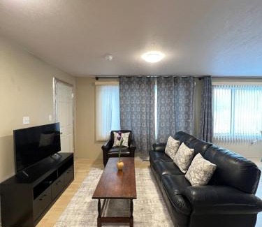 Whitehorse House | Moonlight Stay Downtown Whitehorse