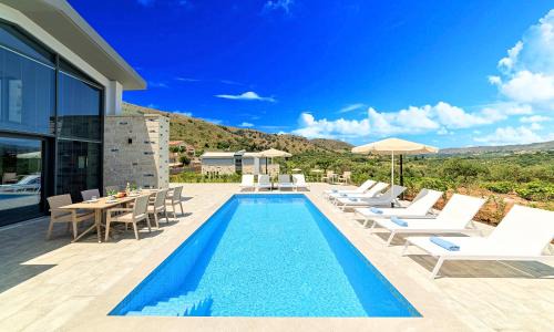 Mathes Villa | Moonlights Villas Heated Pool