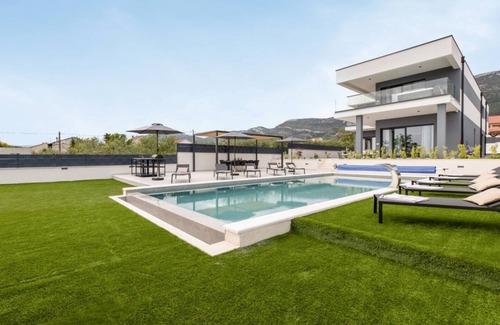 Kastel Stari Villa | Moonlit Mirage Villa with Pool, Gym and Sauna - Five Bedroom Villa with Pool