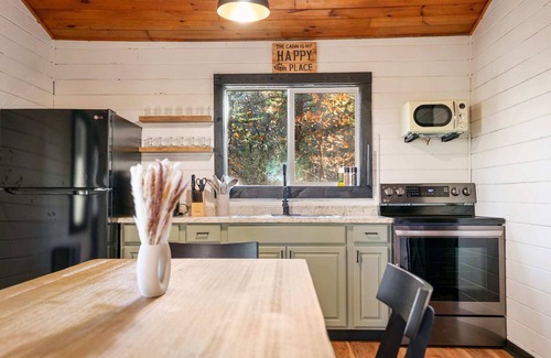 Ellijay Cabin | Moonrise Retreat with Spa, Fire Pit, 8 min to Town