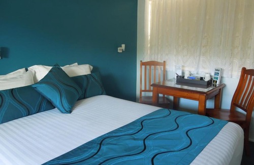Moore Park Beach Hotel | Moore Park Beach Inn