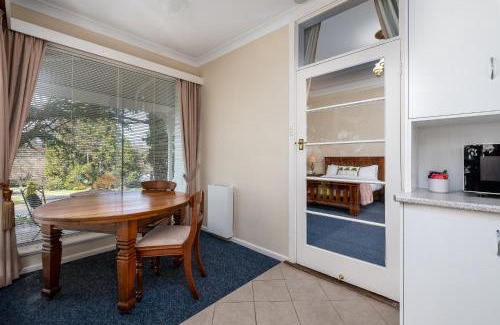 Armidale Hotel | Moore Park Inn