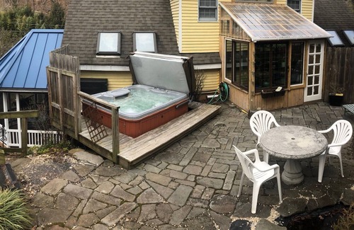 Lewisberry House | Moore's Mountain Inn - 3 Bedrooms - Sleeps 1 to 6