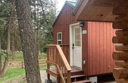 Kila Cabin | Moose Cabin at Cross WM Ranch - AC/Laundry included