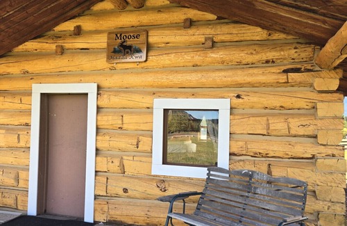 Buckinghorse River Cabin | Moose Cabin at Sikanni Ranch