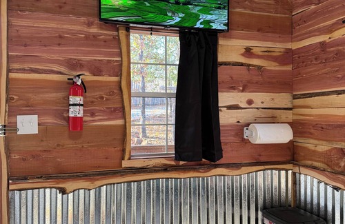 Henryetta Cabin | Moose Camping Cottage at Coble Highland Ranch