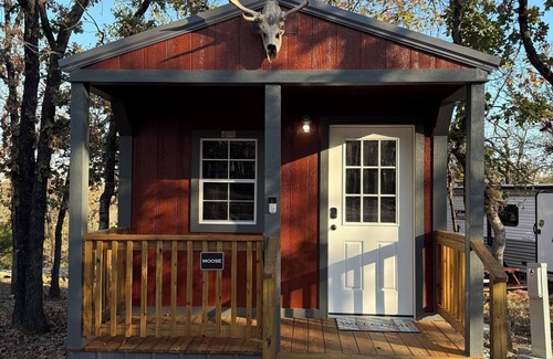 Henryetta Cabin | Moose Camping Cottage at Coble Highland Ranch