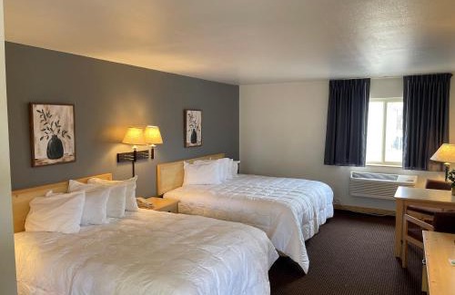 Cody Hotel | Moose Creek Lodge & Suites