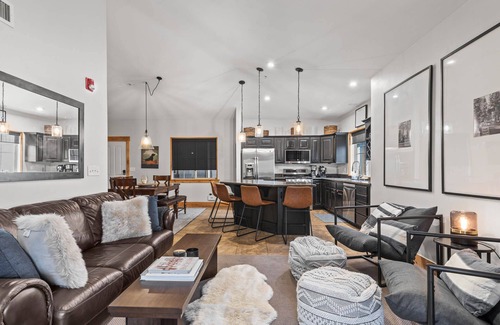 Bear Hollow Village Condo | Moose Mgmt at Bear Hollow 3401 Free Shuttle-Top Floor-Pool-Hot Tub-Dogs Welcome