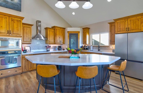 Bear Hollow Village House | Moose Mgmt at Bear Hollow 5500: King Bed-Pvt HotTub-Balcony w/View & Grill-Wifi