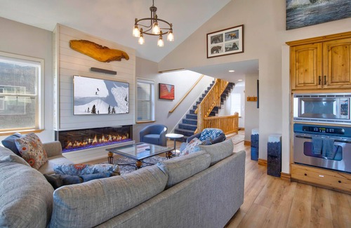 Bear Hollow Village House | Moose Mgmt at Bear Hollow 5500: King Bed-Pvt HotTub-Balcony w/View & Grill-Wifi