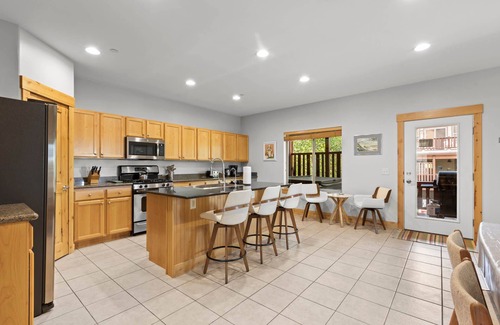 Bear Hollow Village House | Moose Mgmt at Bear Hollow 5545: Pvt Hot Tub, BBQ, Clubhouse, Parking