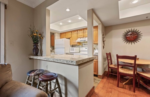 Kimball Junction Condo | Moose Mgmt at Powderwood 11C: Hot Tub & BBQ area- Near Shopping and Resorts