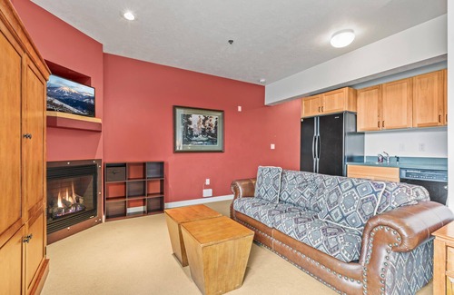 Park City Apartment | Moose Mgmt at Stillwater 3005: Mountain View-Pool-Gym-Parking-High-speed WiFi