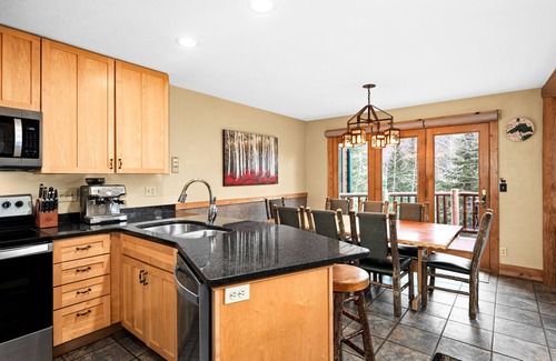 Lutsen Cabin | Moose Mountain Cabin. Ski-in ski-out, five bedrooms, & a wood-burning fireplace!