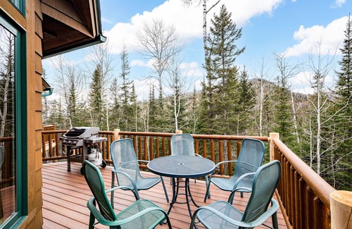 Lutsen Cabin | Moose Mountain Cabin. Ski-in ski-out, five bedrooms, & a wood-burning fireplace!