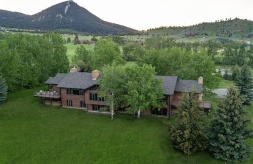 Red Lodge House | Moose On The Loose