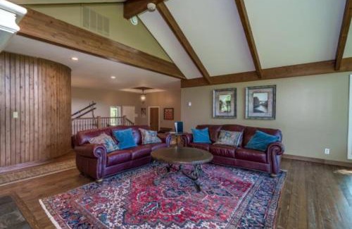 Red Lodge House | Moose On The Loose