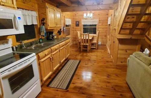 Moravia Cabin | Moose - Sleeps up to 6