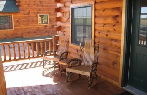 Moravia Cabin | Moose - Sleeps up to 6