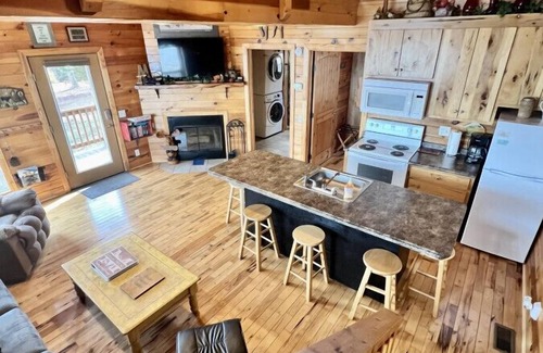 Bryant Cabin | Moose Tracks · NO SUNDAY CHECKINS, hot tub- view- Grant Summit Cabins