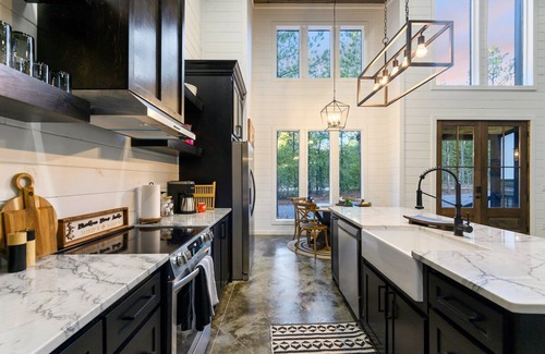 Pickens Cabin | Moosin' Around, Family Cabin, Hot Tub, Firepit, Secluded, Playset