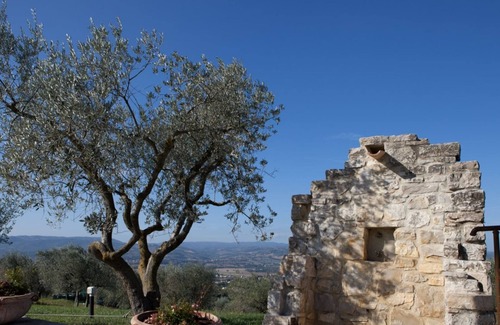 Piedicolle Villa | Mora, Peacefull Luxury villa in Umbria with Private pool, gardens and views