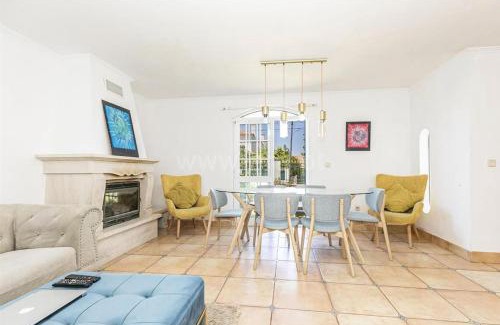 Charneca de Caparica e Sobreda House | Moradia Aroeira (Fonte da Telha Beach)