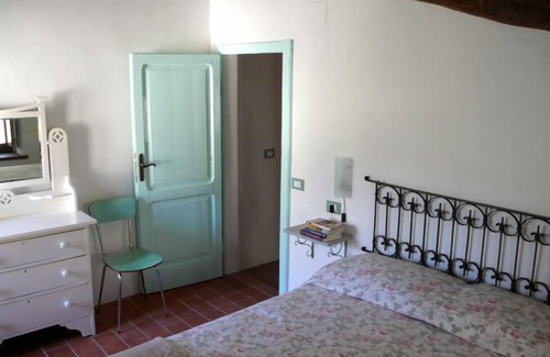 Assisi Other | Moraiolo Quiet Large Eco-friendly Agriturismo Apartment 15 min from Assisi