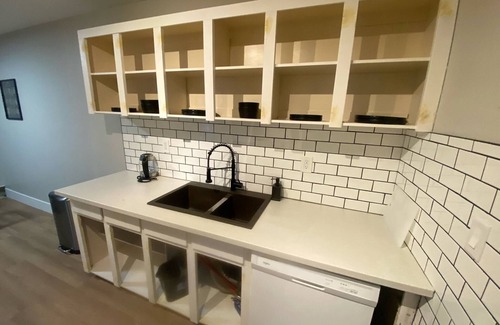 Northeast Edmonton House | Morden Newly Renovated 1br Flats, Walk To Whyte