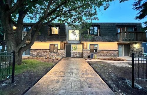 Northeast Edmonton House | Morden Newly Renovated 1br Flats, Walk To Whyte