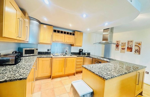 Cubitt Town Apartment | Morden2bed 2bath apartment Canary Wharf - upto 5ppl