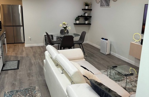 Calgary House | Mordern guest suit in NE Calgary