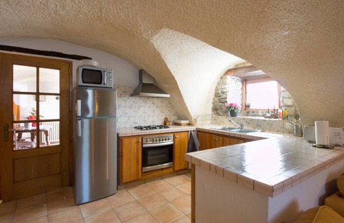 Maia de Montcal Cottage | More Riera SPECTACULAR FARMHOUSE near Besalú for 13 people